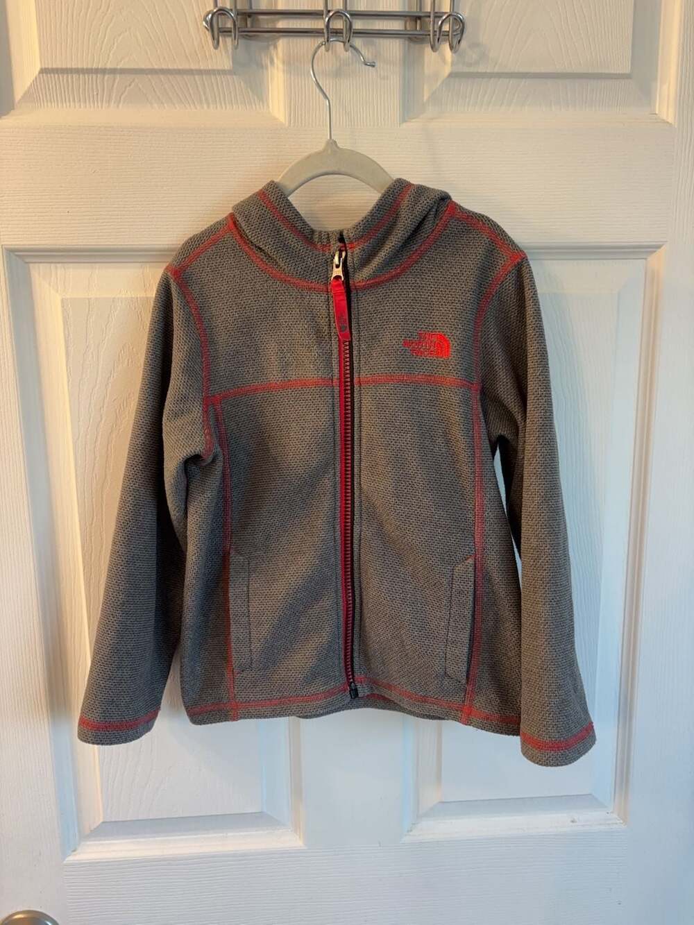 The North Face Toddler Size 5 Gray and Red Textured Fleece Full Zip Hoodie